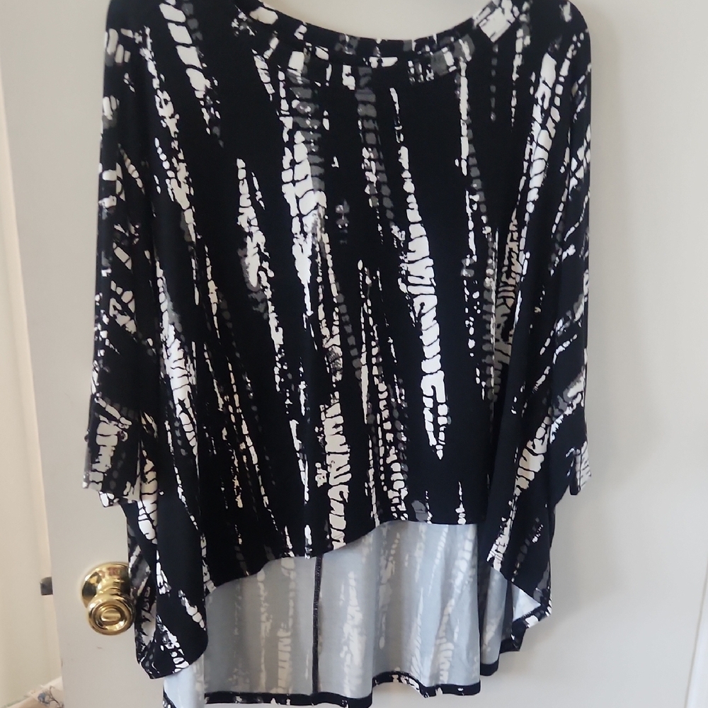 Nourish Collection Black and White Top